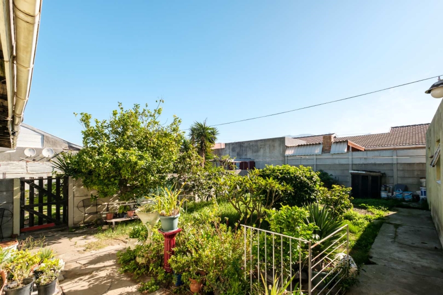 5 Bedroom Property for Sale in Wynberg Western Cape